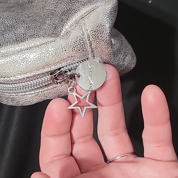 NWOT Bare Minerals Makeup/Cosmetic/Tolietry Case Bag Silver Gold Metallic - Picture 2 of 5